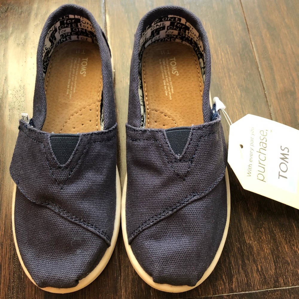 NIB Toms Boys canvas shoe